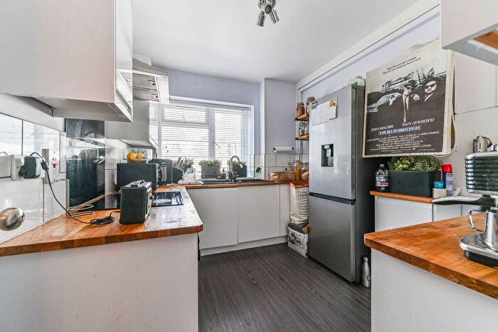 2 Bedroom Flat For Sale In The Woodlands, Crystal Palace, London, SE19