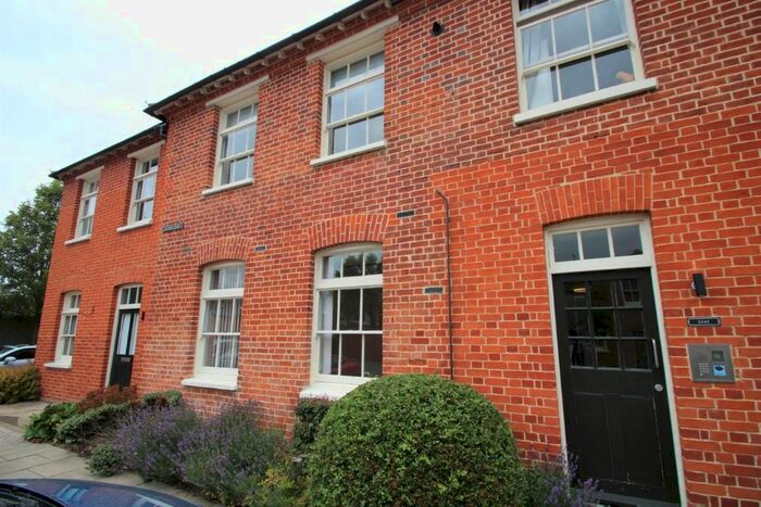 2 Bedroom Flat To Rent In Old St. Michaels Drive, Braintree, CM7