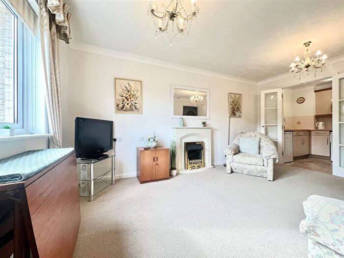 1 Bedroom Flat For Sale In Malborough Court, Cranley Gardens, Wallington, SM6