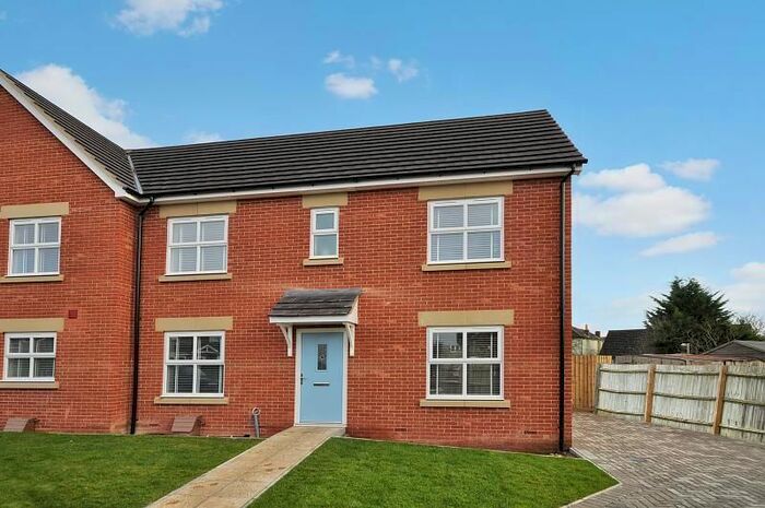 3 Bedroom Semi-Detached House To Rent In Hamilton Close, Bicester OX26