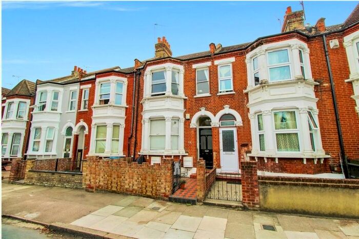 2 Bedroom Flat To Rent In Macoma Road, London, SE18
