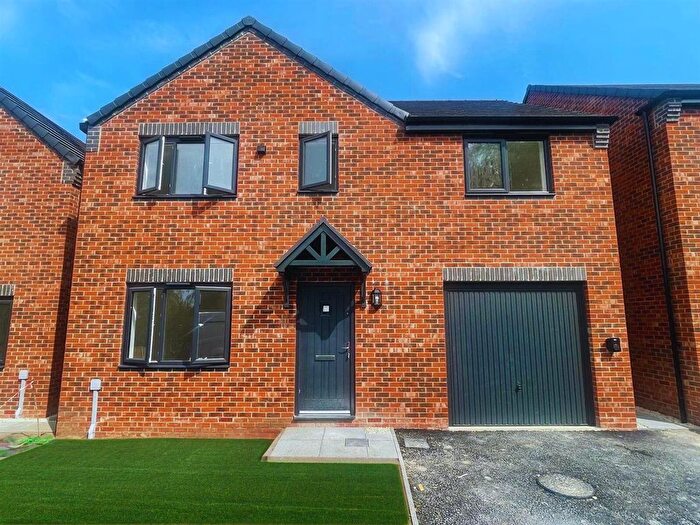 4 Bedroom Detached House For Sale In Dunholme Way, East Street, Doe Lea, Chesterfield, S44