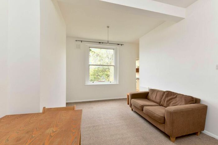 1 Bedroom Flat To Rent In Clapham Park Road, Clapham North, London, SW4