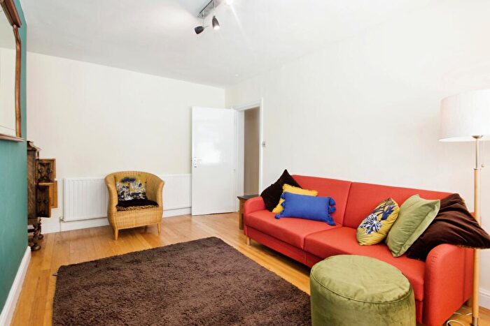 1 Bedroom Flat To Rent In Lady Margaret Road, NW5
