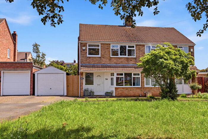 3 Bedroom Semi Detached House For Sale In Chatsworth Avenue, Radcliffe-on-Trent, NG12
