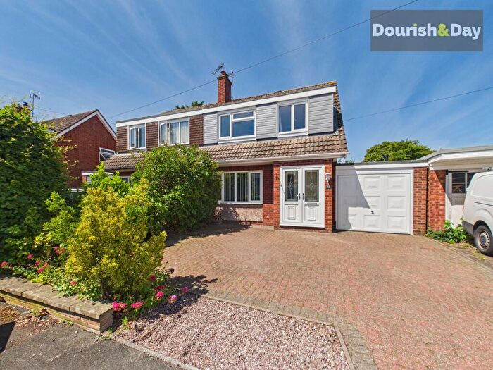 3 Bedroom Semi-Detached House For Sale In Covert Close, Great Haywood, ST18