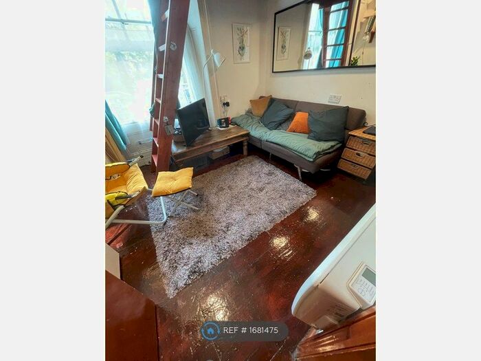 Studio To Rent In Harrington Square, London, NW1