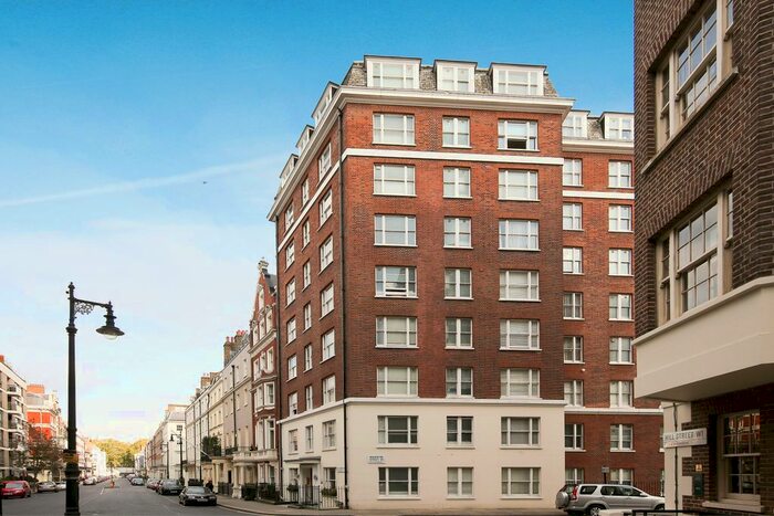 2 Bedroom Flat To Rent In Hill Street, London, W1J