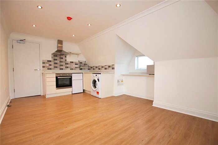 Apartment To Rent In Hamilton Road, Reading, Berkshire, RG1