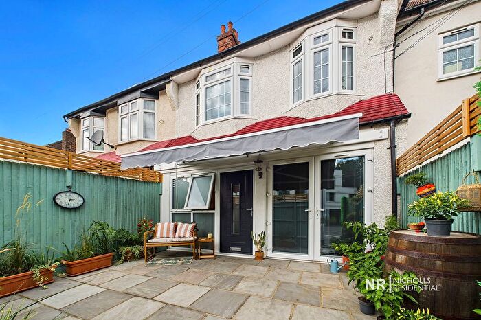 2 Bedroom Maisonette For Sale In Chase Road, Epsom, Surrey., KT19