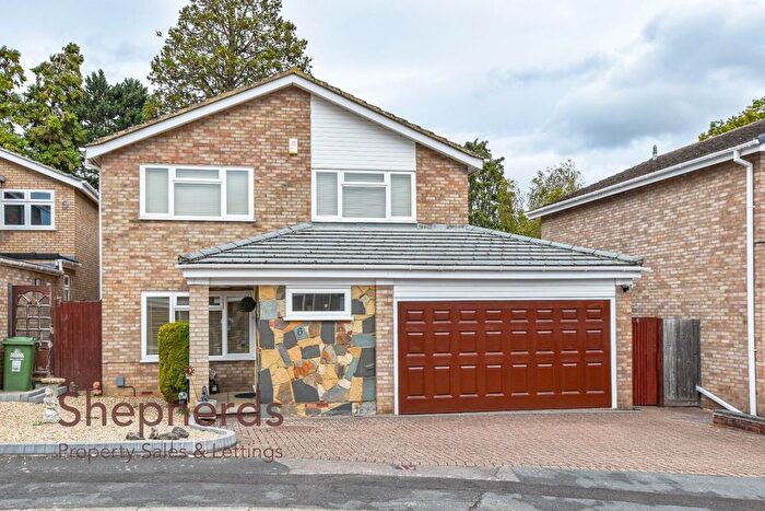 4 Bedroom Detached House For Sale In The Oval, Broxbourne, EN10