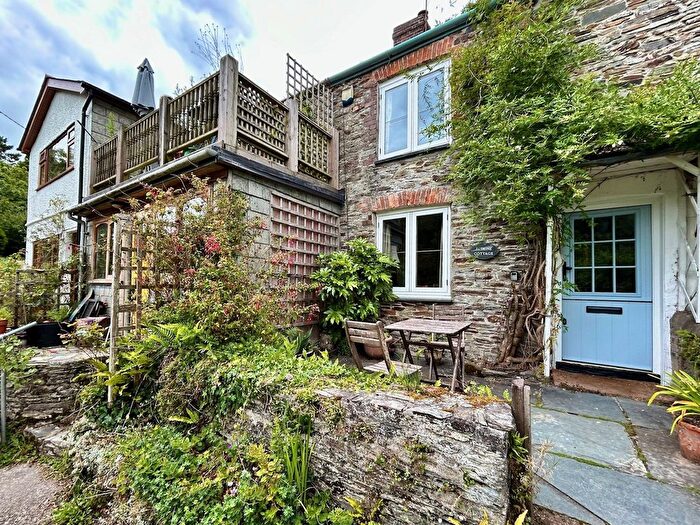 3 Bedroom Property To Rent In Kelly Gardens, Lower Kelly, Calstock, PL18