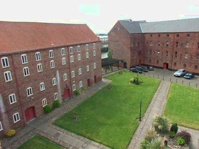 2 Bedroom Apartment To Rent In Phoenix House, High Street, Hull, HU1