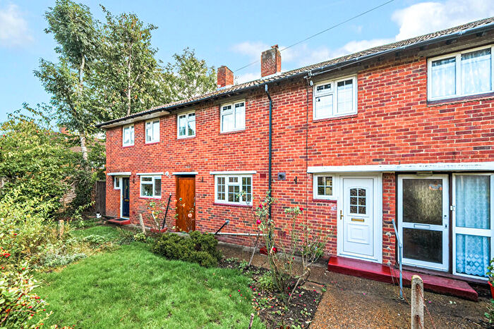 3 Bedroom Terraced House For Sale In Pembury Close, Bromley, BR2
