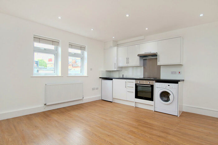 Studio To Rent In Barnett Street, Commercial Road, London, E1