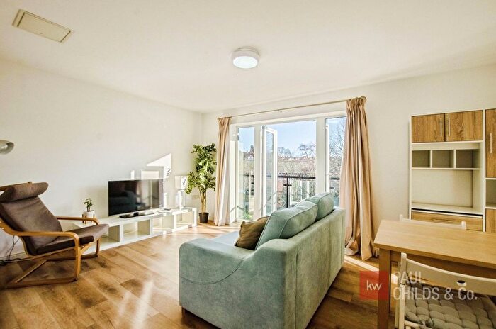 2 Bedroom Flat For Sale In Temple Place, Reading, RG1