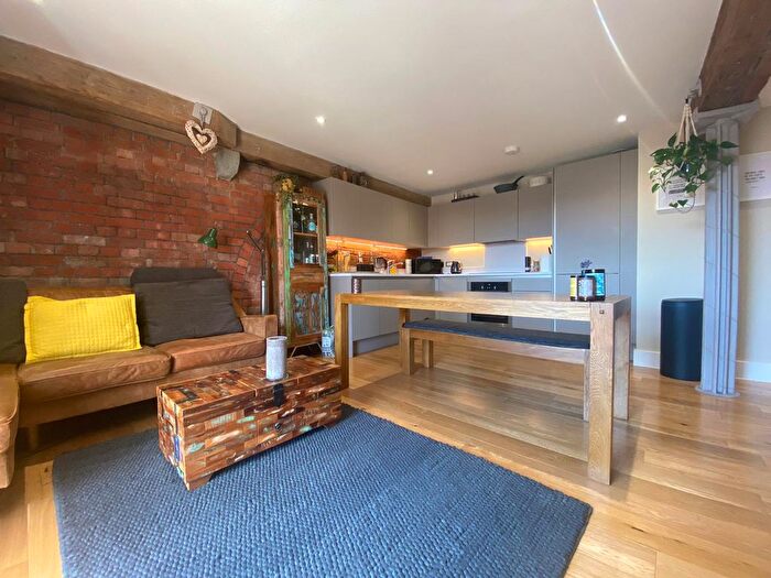 2 Bedroom Flat To Rent In Redcliff Backs, Bristol, BS1