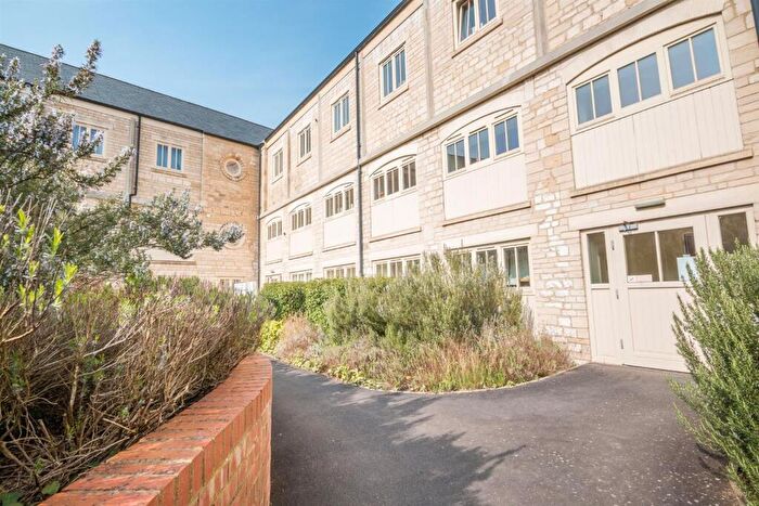 2 Bedroom Apartment To Rent In Redlers Waterside, Stroud, GL5