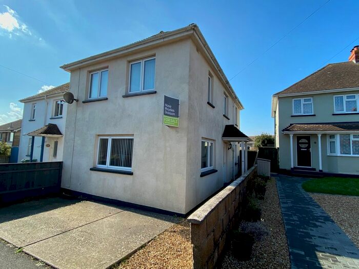 3 Bedroom Semi-Detached House To Rent In St. Michaels Avenue, Ryde, PO33