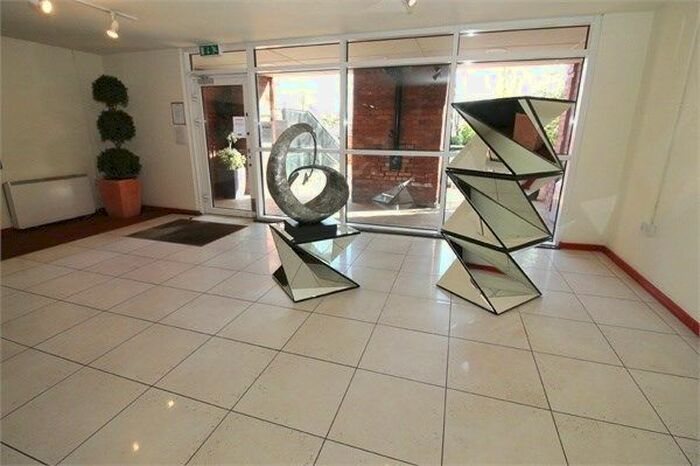 2 Bedroom Flat To Rent In Blackburn Road, Bolton, BL1