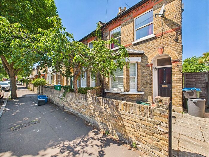 4 Bedroom Semi-Detached House To Rent In Malvern Road, Hampton, TW12