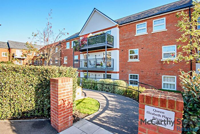 2 Bedroom Flat For Sale In Queen Elizabeth Place, Orchard Lane, Alton, GU34