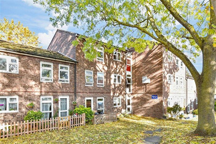 1 Bedroom Flat For Sale In Shearing Drive, Carshalton, Surrey, SM5