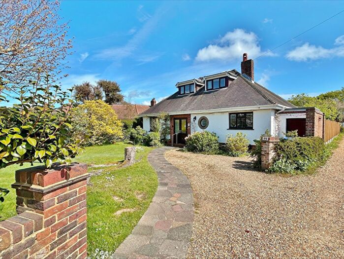 3 Bedroom Chalet For Sale In Solent Road, Hill Head, Fareham, PO14