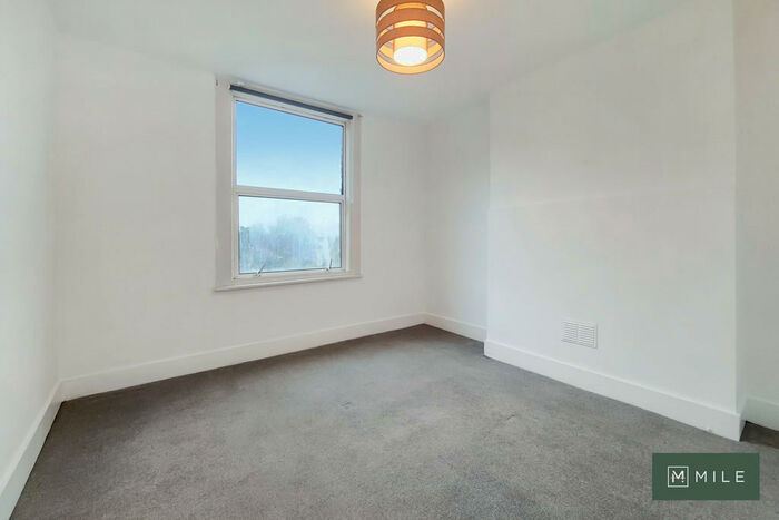 2 Bedroom Apartment To Rent In Bathurst Gardens, Kensal Rise, NW10