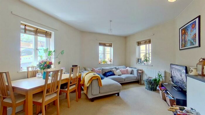 2 Bedroom Flat To Rent In Denning MewsClapham South, SW12