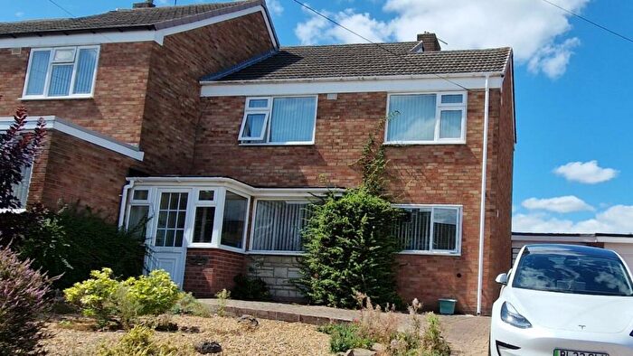 3 Bedroom Semi-Detached House To Rent In Chatsworth Rise, Coventry, CV3