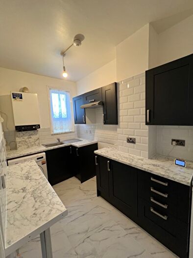 3 Bedroom Flat To Rent In Elgin Road, Ilford, IG3