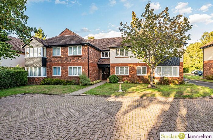 2 Bedroom Flat For Sale In Main Road, Biggin Hill, Westerham, TN16