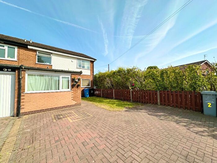 3 Bedroom End Of Terrace House For Sale In Pinewood, Sale, Cheshire, Greater Manchester, M33