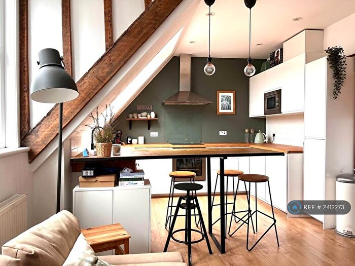 2 Bedroom Flat To Rent In Hartington Place, Edinburgh, EH10