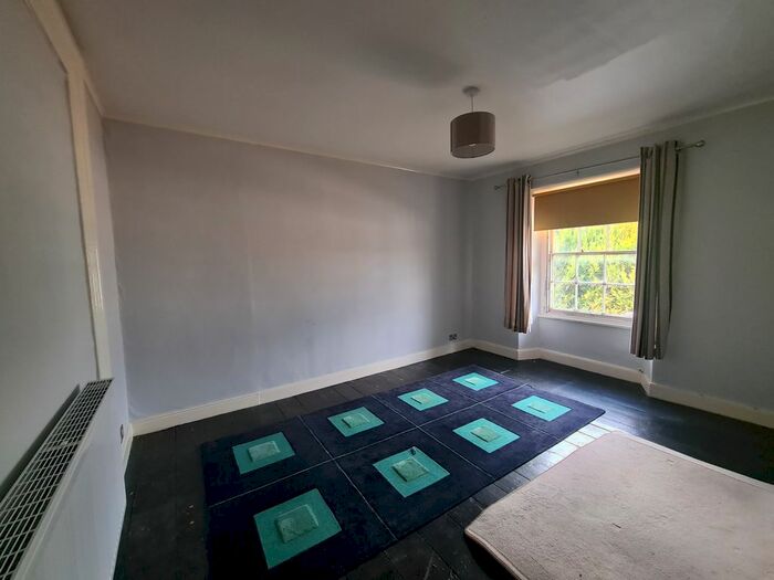 1 Bedroom Flat To Rent In Teignmouth Road, Torquay, TQ1