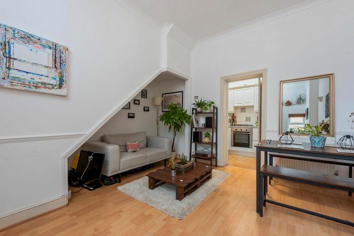 2 Bedroom Flat To Rent In Grosvenor Park, London, SE5