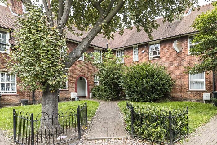 3 Bedroom Property To Rent In Wulfstan Street, Shepherds Bush, W12