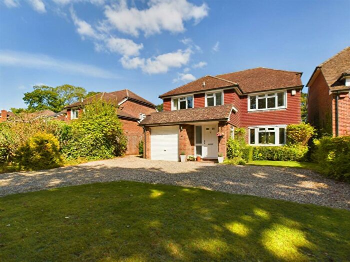 5 Bedroom Detached House For Sale In Baughurst Road, Baughurst, RG26