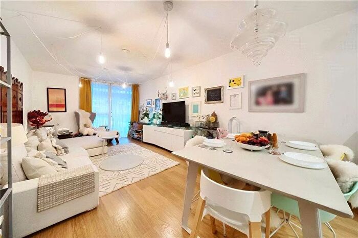 2 Bedroom Flat For Sale In High Street, Brentford, TW8