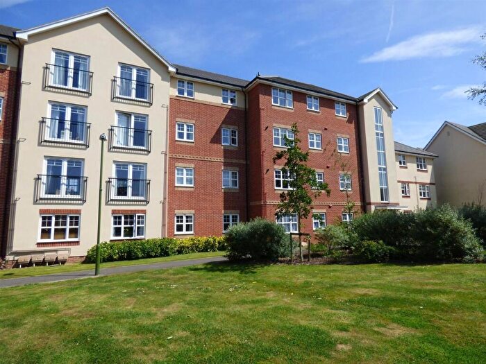 2 Bedroom Apartment To Rent In Butts Mead, Littlehampton, BN17