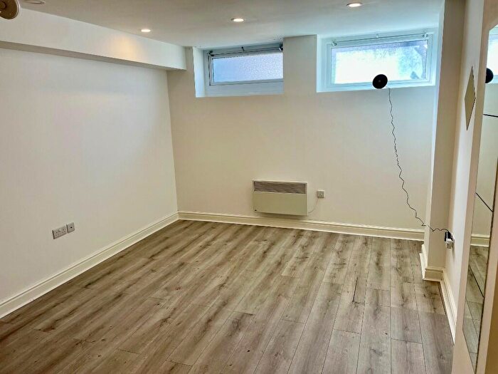 Studio To Rent In Palmeira Avenue, Westcliff-On-Sea, Essex, SS0