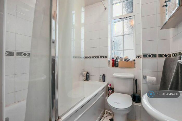 Studio To Rent In Mansell Street, London, E1