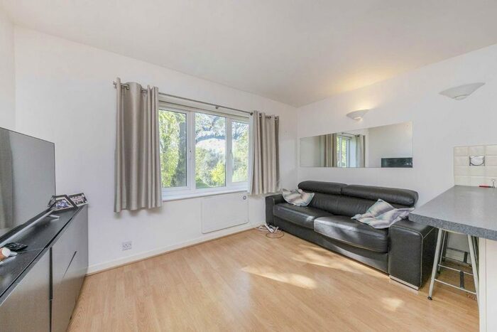 1 Bedroom Flat To Rent In St. Benedicts Close, London, SW17