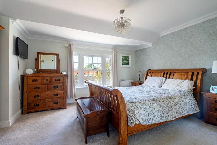 4 Bedroom Semi Detached House For Sale In Chingford, London, E4