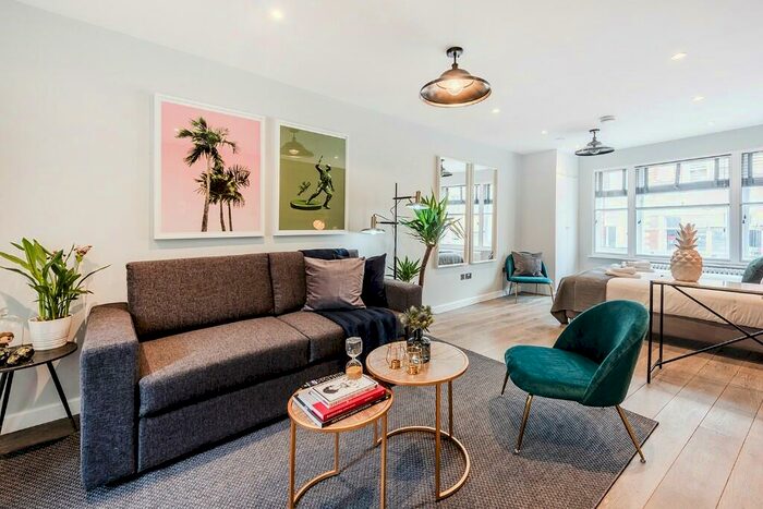 Studio To Rent In Leman St, London, E1