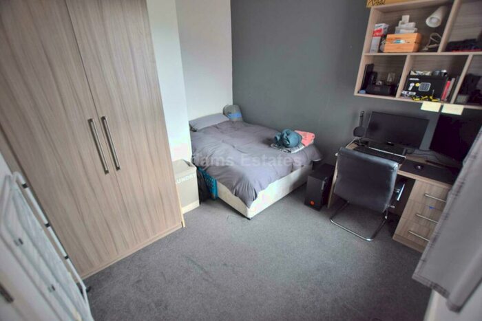 7 Bedroom End Of Terrace House To Rent In Erleigh Road, Reading, RG1
