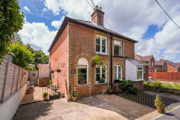 2 Bedroom Semi-Detached House For Sale In Northwood, Isle Of Wight, PO31