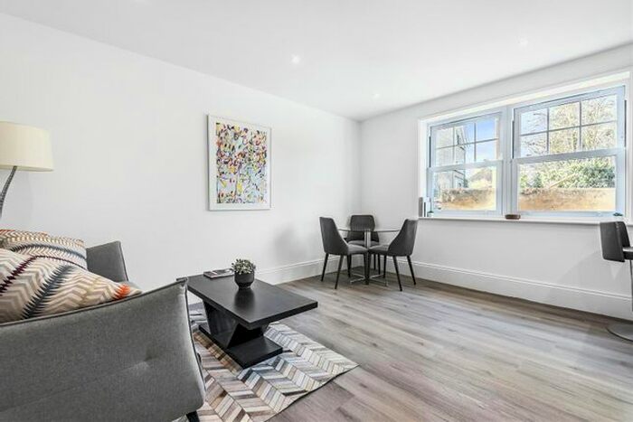 1 Bedroom Flat To Rent In Woodfield Lane, Ashtead, KT21