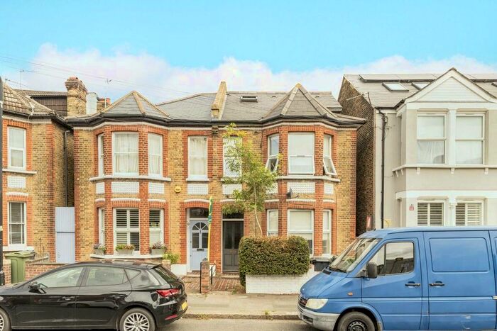 2 Bedroom Flat To Rent In Stockfield Road, London, SW16